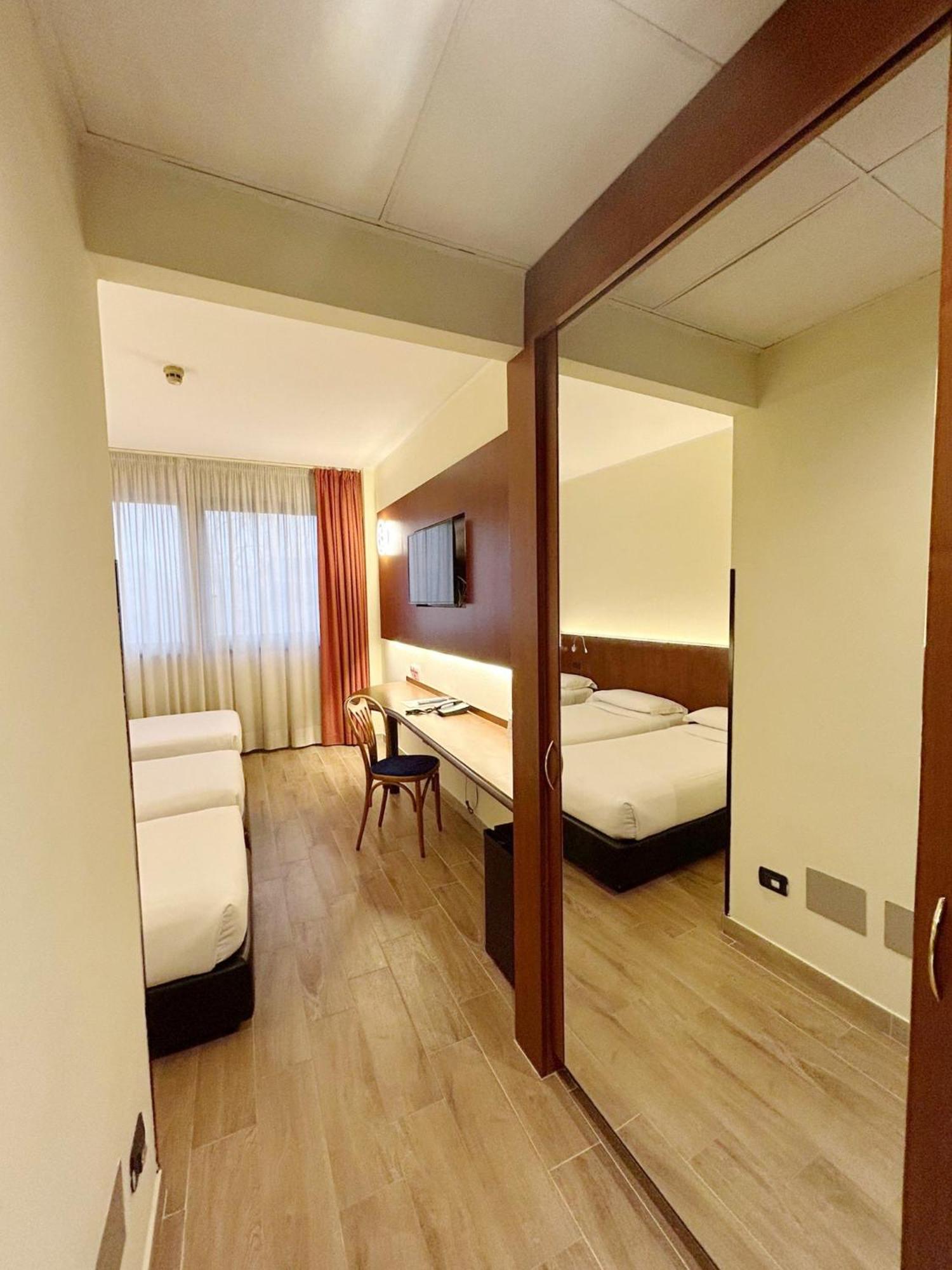 Ih Hotels Milano Blu Visconti Trezzano sul Naviglio Extérieur photo