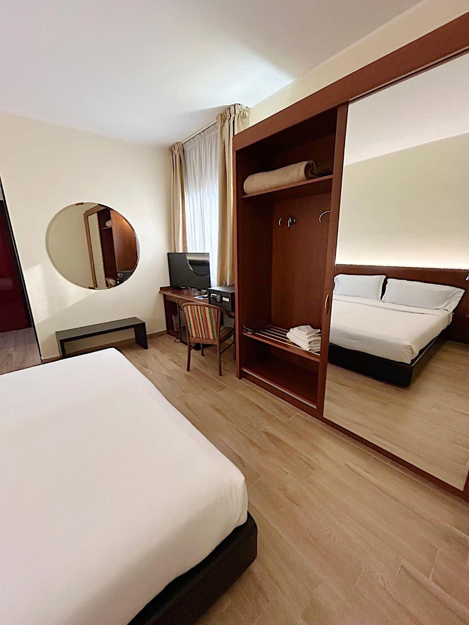Ih Hotels Milano Blu Visconti Trezzano sul Naviglio Extérieur photo